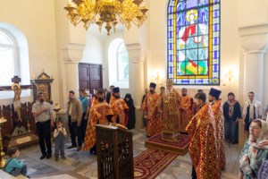 Всенощное бдение на Архиерейском подворье — храме в честь иконы Божией Матери «Утоли моя печали» г. Саратова