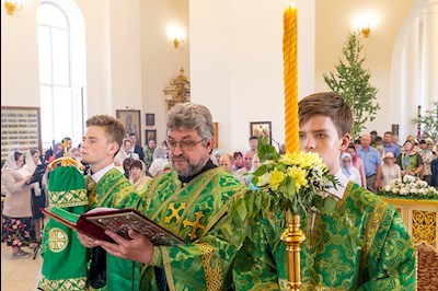 Божественная литургия в соединении с вечерней в Свято-Троицком кафедральном соборе г. Вольска