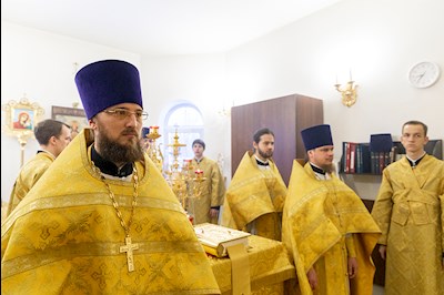 Божественная литургия в храме в честь святителя Иоанна Златоуста в п. Зональный г. Саратова
