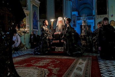 Великое повечерие с чтением канона преподобного Андрея Критского в храме Сошествия Святого Духа г. Саратова