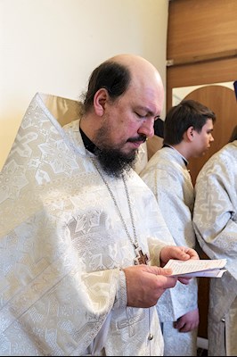 Божественная литургия в храме во имя святого праведного Лазаря Четверодневного на Новоелшанском кладбище г. Саратова