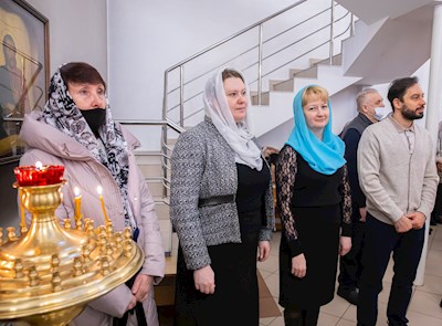Митрополит Игнатий совершил Божественную литургию в Петропавловском храме Саратова