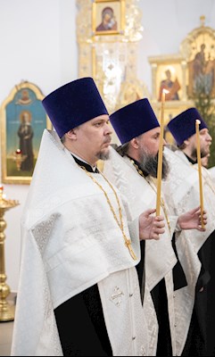 Митрополит Игнатий совершил великое повечерие в соединении с утреней в храме Рождества Христова г. Саратова