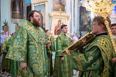 Митрополит Игнатий совершил всенощное бдение в Свято-Духовском соборе г. Саратова