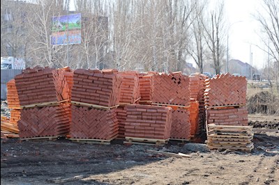 Митрополит Игнатий осмотрел строящиеся храмы Покровска