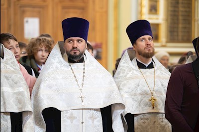 В Покровском соборе прошла торжественная встреча саратовских святителей