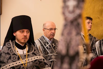 Митрополит Игнатий совершил ночную Литургию Преждеосвященных Даров в крестовом храме священномученика Гермогена, епископа Тобольского (Саратовского и Царицынского)