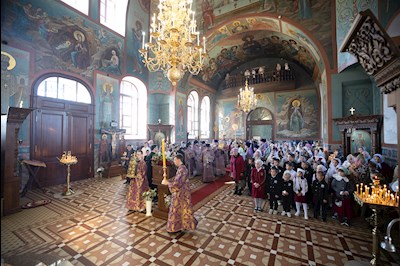 Митрополит Игнатий совершил Божественную литургию в Крестовоздвиженском храме г. Хвалынска