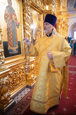 Митрополит Игнатий совершил Божественную литургию в Свято-Троицком кафедральном соборе Саратова