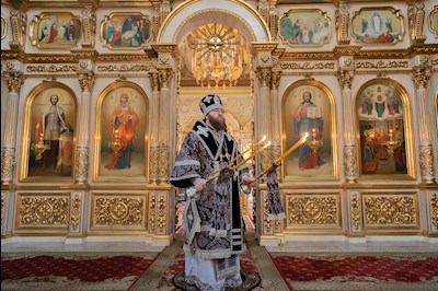 Митрополит Игнатий совершил Литургию Преждеосвященных Даров в Покровском соборе г. Саратова