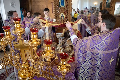 Митрополит Игнатий совершил Божественную литургию в храме Новомучеников и исповедников Саратовских г. Саратова