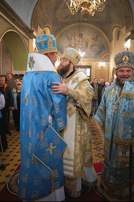 Митрополит Игнатий возглавил соборное архиерейское богослужение в Свято-Троицком кафедральном соборе г. Покровска (Энгельса)