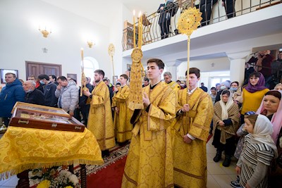 Митрополит Игнатий совершил Божественную литургию в Трехсвятительском храме г. Саратова