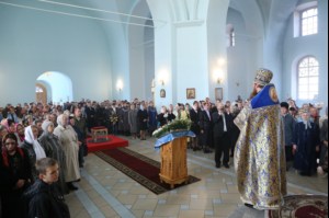 Божественная литургия в храме в честь Покрова Пресвятой Богородицы города Петровска