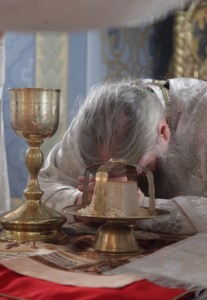 Крещальная литургия в Свято-Троицком соборе Саратова