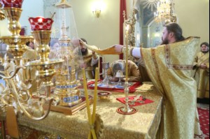 Божественная литургия в храме в честь Покрова Пресвятой Богородицы г.Саратова