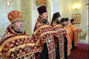 Великая Пасхальная вечерня в Покровском храме Саратова