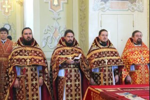 Божественная литургия в храме в честь Покрова Пресвятой Богородицы
