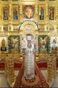Митрополит Лонгин совершил Рождественское ночное богослужение