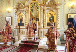 Божественная литургия в храме в честь Покрова Пресвятой Богородицы г.Саратова