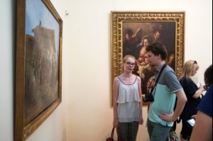 Представитель епархии стал гостем выставок, открытых к 130-летию Радищевского музея