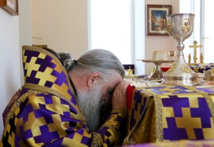 Божественная литургия в храме во имя святителей Василия Великого, Григория Богослова, Иоанна Златоуста г. Саратова