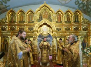Епископ Пахомий совершил Божественную литургию в Свято-Троицком кафедральном соборе Саратова