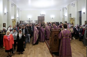 Всенощное бдение на Архиерейском подворье – храме во имя преподобного Серафима Саровского г.Саратова
