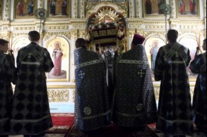Митрополит Лонгин совершил утреню с Чином погребения