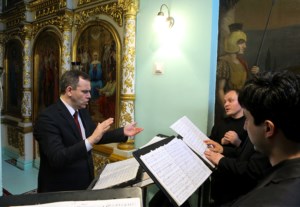 Митрополит Лонгин совершил вечерню с выносом Плащаницы