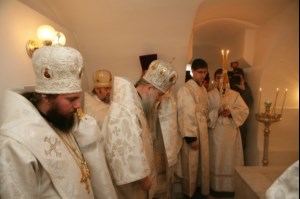 Заупокойная Литургия и панихида в Духосошественском кафедральном соборе Саратова