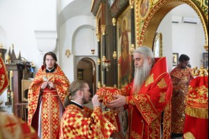 Божественная литургия на Архиерейском подворье — храме в честь иконы Божией Матери «Утоли моя печали» г.Саратова