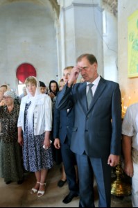Божественная литургия в храме в честь Покрова Пресвятой Богородицы села Сокур Татищевского района