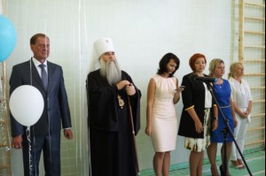 Митрополит Лонгин освятил здание средней школы ст. Курдюм Татищевского района