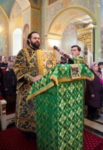 Божественная литургия в храме в честь Покрова Пресвятой Богородицы г.Саратова