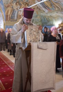 Божественная литургия и крещение оглашенных в Свято-Троицком кафедральном соборе Саратова