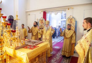 Божественная литургия в храме во имя святых первоверховных апостолов Петра и Павла г. Аткарска