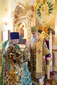 Божественная литургия в храме в честь Покрова Пресвятой Богородицы г. Саратова