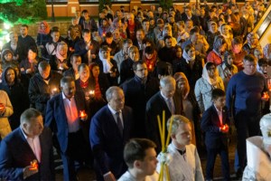 Митрополит Лонгин совершил пасхальное богослужение