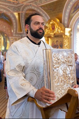Божественная литургия в Свято-Троицком кафедральном соборе г. Саратова