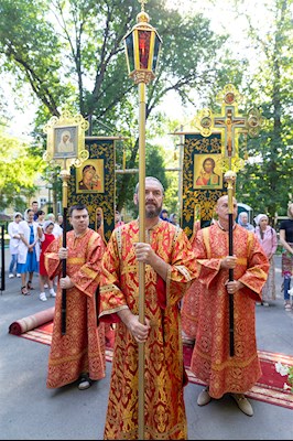 Божественная литургия в храме во имя великомученика и целителя Пантелеимона г. Саратова