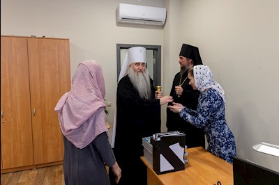 Митрополит Лонгин освятил здание Покровского епархиального управления
