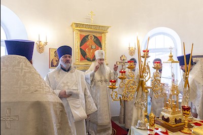 Божественная литургия в храме святых Царственных страстотерпцев г. Саратова
