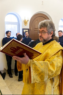Божественная литургия в храме в честь святителя Иоанна Златоуста в п. Зональный г. Саратова