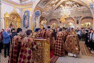 Божественная литургия в Свято-Троицком кафедральном соборе г. Саратова