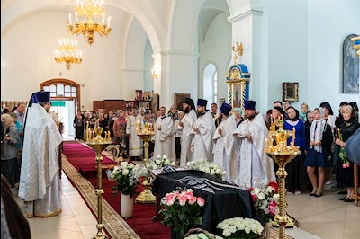 Митрополит Лонгин совершил отпевание игумении Ксении (Афанасьевой)