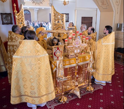 Митрополит Игнатий совершил Божественную литургию в храме во имя святого апостола и евангелиста Иоанна Богослова при СПДС