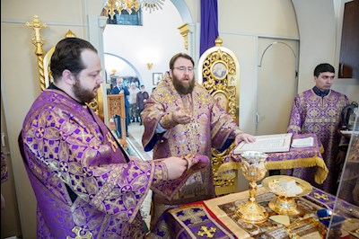 Митрополит Игнатий совершил Божественную литургию в храме святителя Иоанна Златоуста в п. Зональный г. Саратова