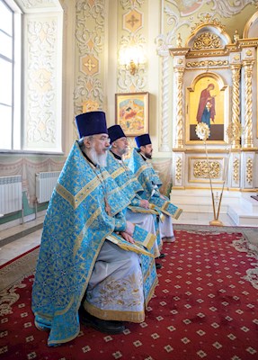 Митрополит Саратовский и Вольский Игнатий совершил вечерню в соединении с Литургией Иоанна Златоуста в Покровском соборе г. Саратова