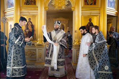 Митрополит Игнатий совершил Литургию Преждеосвященных Даров в храме святого апостола и евангелиста Иоанна Богослова при СПДС